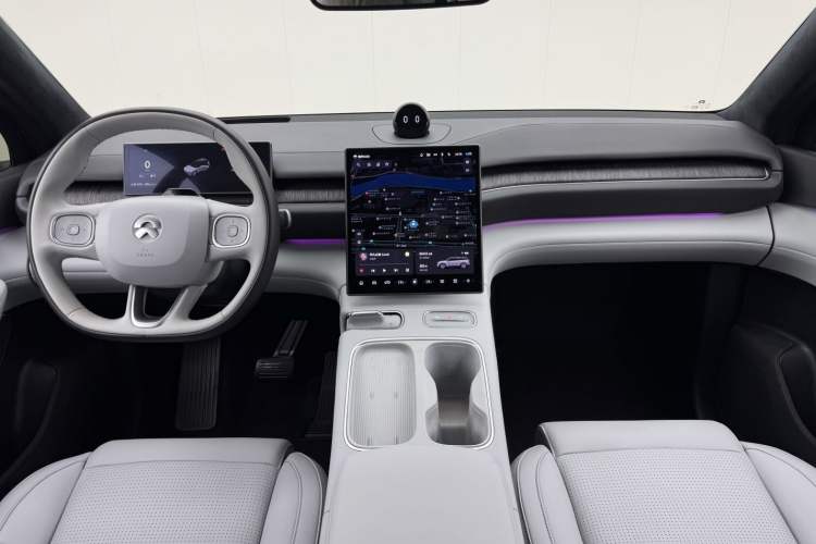 Used Nio ES6 2023 75 kWh Center Console