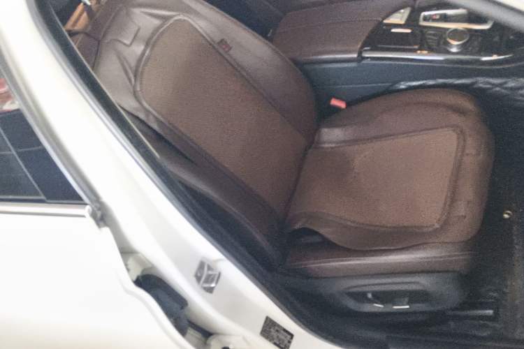 Used BMW 5 Series 2014 525Li Luxury Design Package