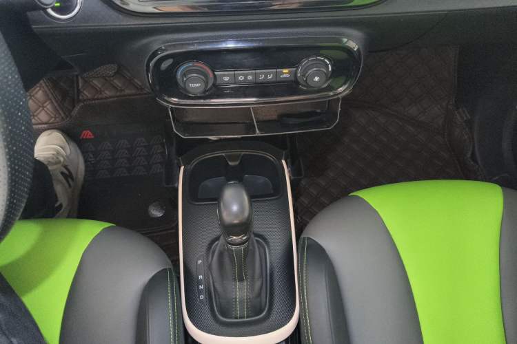 Used Roewe Clever 2021 302 km New Four-Seater Super-Efficient Version
