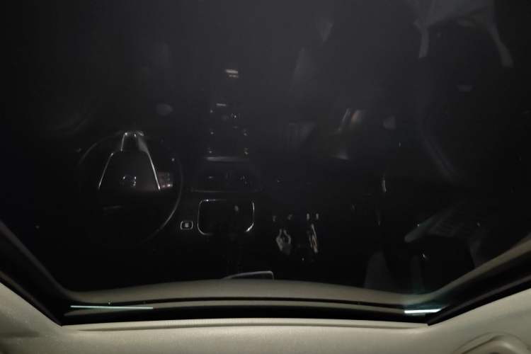 Used Volvo V40 2016 T4 Smart Luxury Edition Headliner