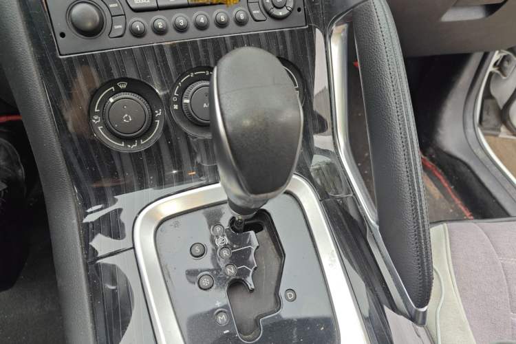 Used Peugeot 3008 2015 2.0L Automatic Classic Edition
