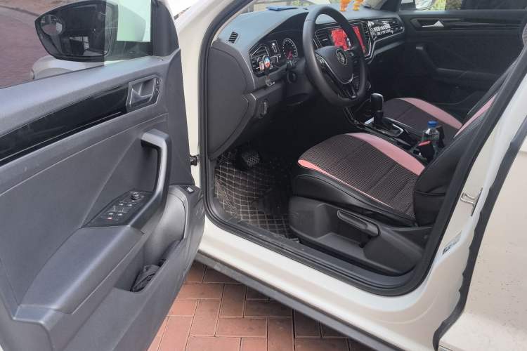 Used Volkswagen T-ROC 2018 280TSI DSG Two-Wheel Drive Comfort Version China VI Standard