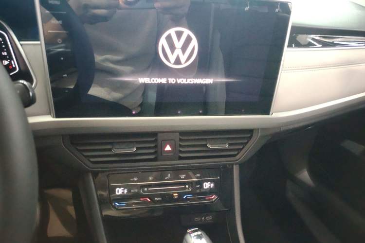 Used Volkswagen Bora 2024 300TSI DSG Prestige Edition Audio And AC Panel