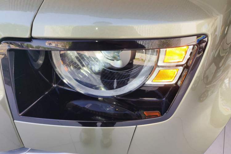 Used Land Rover Defender 2020 110 P400 HSE Left Front Headlight