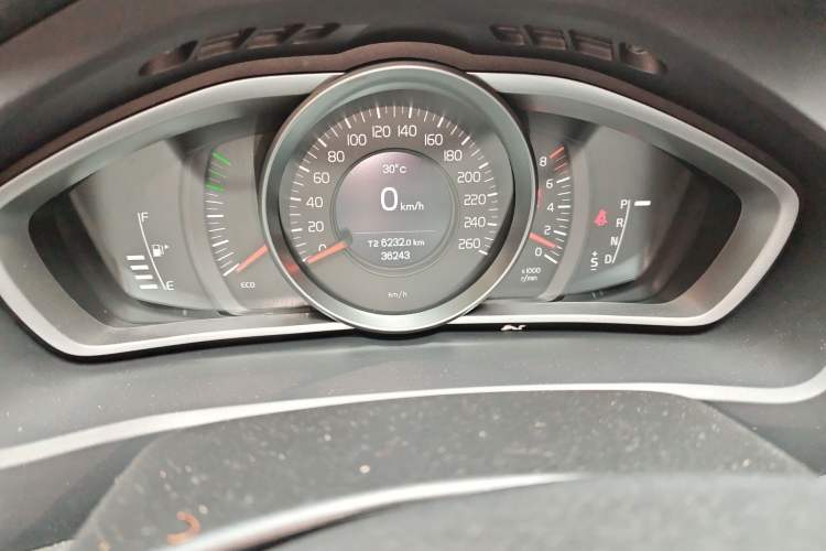 Used Volvo V40 2016 T3 Zhiyi Edition