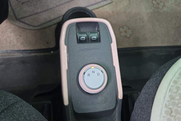 Used Chery QQ Ice Cream 2022 170km Sundae Phosphate Lithium-Ion