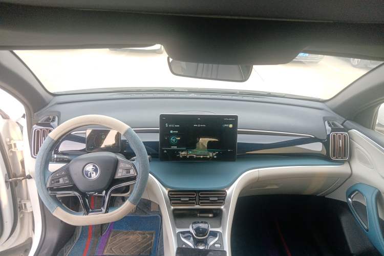 Used BYD Song Pro 2021 1.5T Automatic Xiaoyun Luxury Model Center Console