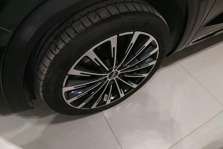 Used Geely Auto Monjaro L 2025 Dongfang Yao 2.0TD Automatic All-Wheel-Drive Wangyue Edition
