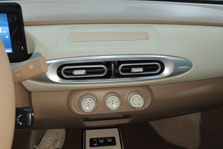 Used Wuling Hongguang MINIEV 2025 Four-Door Version Advanced Edition
