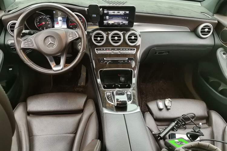 Used Mercedes-Benz GLC 2019 GLC 260 L 4MATIC Dynamic Model Center Console