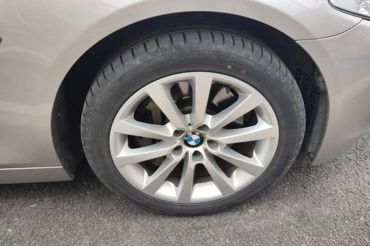 Used BMW 5 Series 2013 530Li Leading Model Right Front Wheel Hub