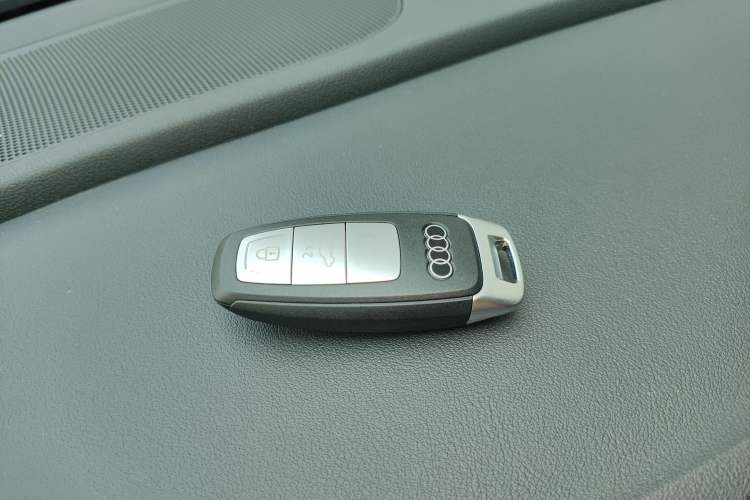 Used Audi A3 2025 Sportback 35TFSI Prestige Edition + Luxury Selection Package Vehicle Key