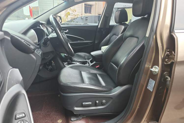 Used Hyundai Santa Fe 2013 2.4L Automatic Two-Wheel Drive Smart Version