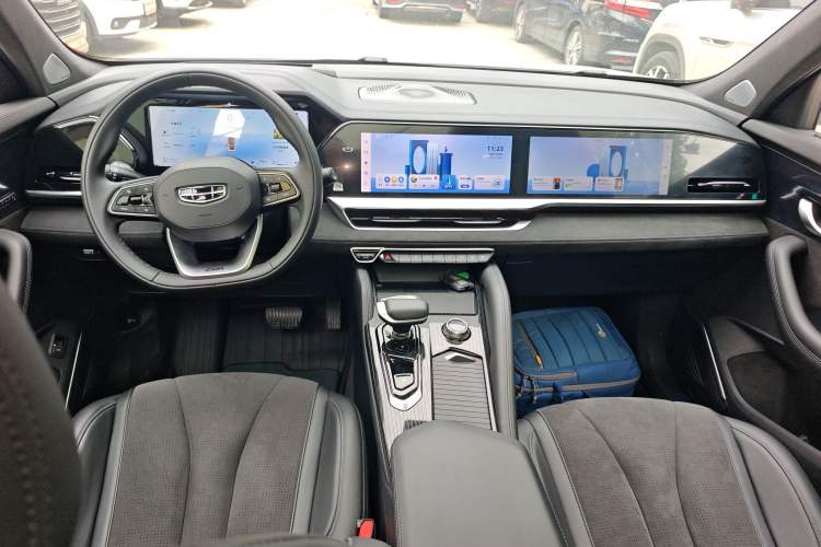 Used Geely Auto Monjaro L 2024 2.0TD High-Power Automatic Two-Wheel Drive Skyline Edition Center Console