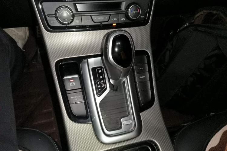 Used Geely Auto Emgrand GS 2016 Sport Edition 1.8L Automatic LingShang Model Gear Lever
