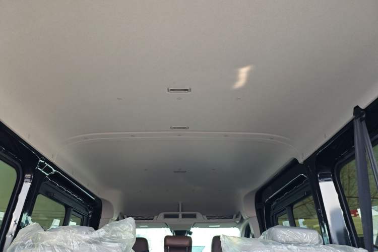 Used Ford Transit T8 2024 T8 2.3T Diesel Automatic Mid-axle Mid-roof 6-Seater Multi-function Version 2/2/2
