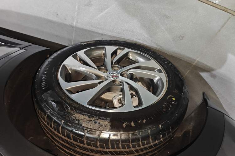 Used Buick Envision 2022 Encore S 652T Two-Wheel-Drive Luxury Model Exterior 4