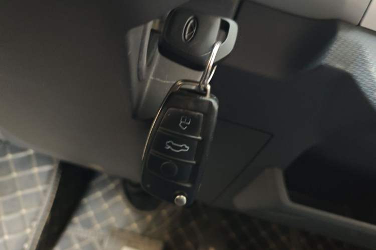 Used Chery QQ Ice Cream 2022 120km Conical Shape Lithium Iron Phosphate