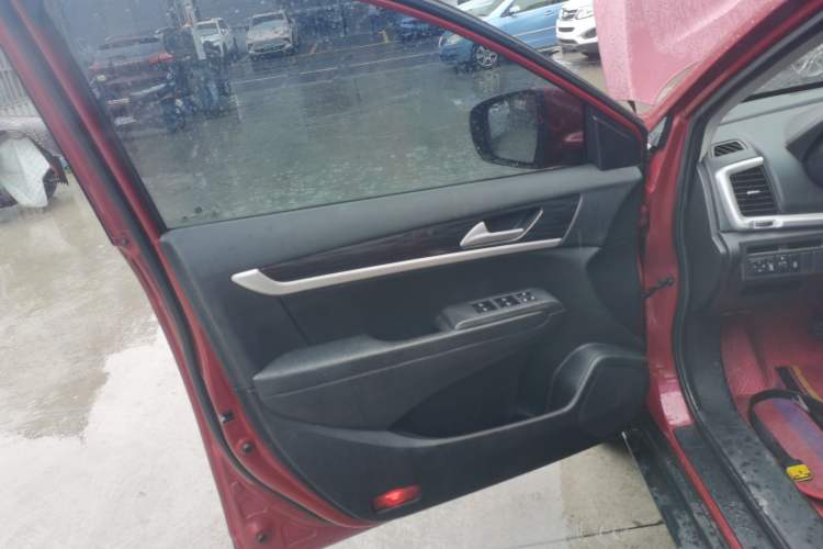 Used Dongfeng Aeolus AX7 2016 2.0L Automatic Zhiyi Trim