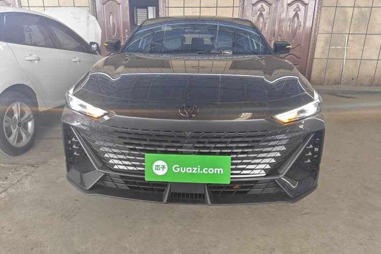 Used CHANGAN UNI-V 2022 1.5T Prestige Version
