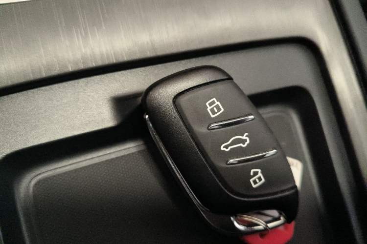 Used Roewe i5 2023 1.5L CVT Luxury Edition Vehicle Key