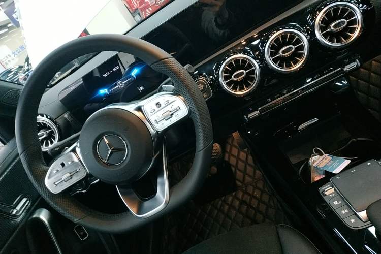 Used Mercedes-Benz A-Class 2020 Restyled A 200 L Sport Sedan Fashion Version