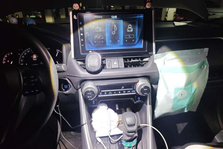 Used Toyota RAV4 2020 2.0L CVT Two-Wheel Drive Fashion Edition Audio And AC Panel