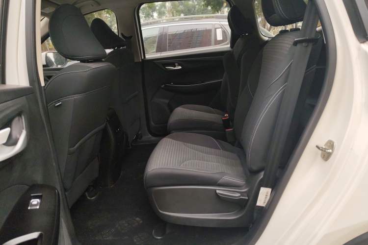 Used Baojun 730 2021 1.5L Manual Fashion Version 7 Seats Interior 4