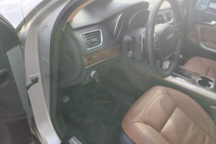 Used Haval H8 2015 2.0T Two-Wheel-Drive Luxury Version