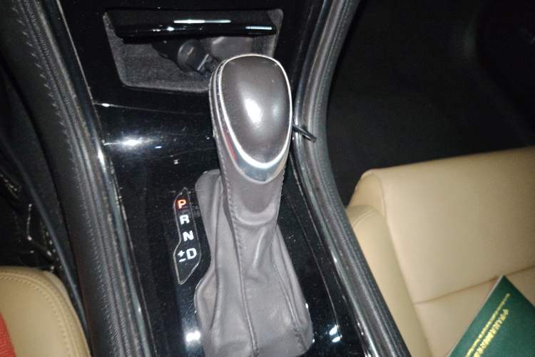 Used Cadillac ATS 2014 28T Comfort Version Gear Lever