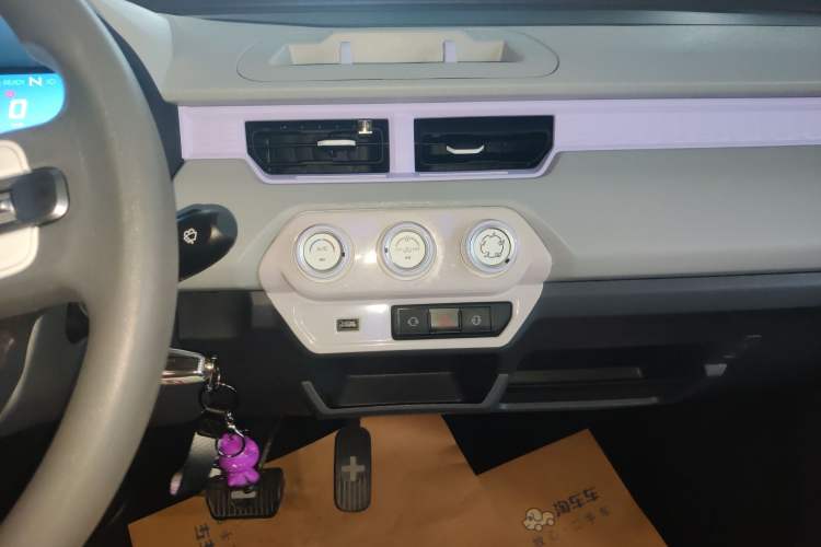 Used Chery QQ Ice Cream 2022 170km Sundae Phosphate Lithium-Ion Audio And AC Panel