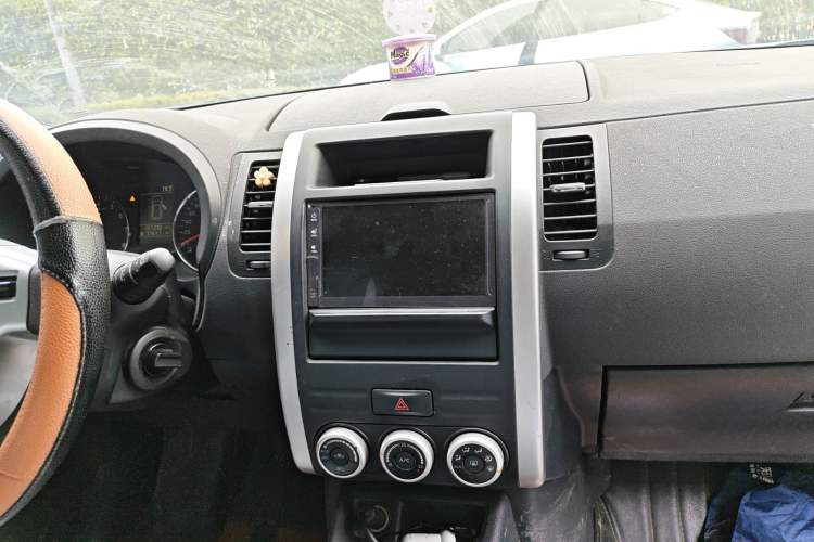 Used Dongfeng Fengdu MX6 2015 2.0L CVT Two-Wheel Drive All-Around Version
