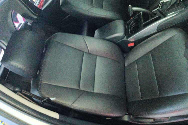 Used JMC Yusheng S350 2013 2.4T Automatic 2WD Diesel Luxury Edition 5 Seats
