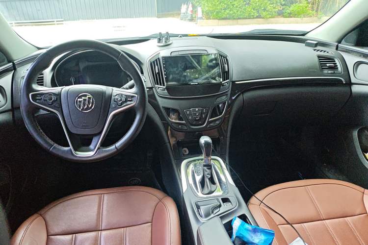 Used Buick Regal 2014 2.4L SIDI Luxury Fashion Edition Center Console