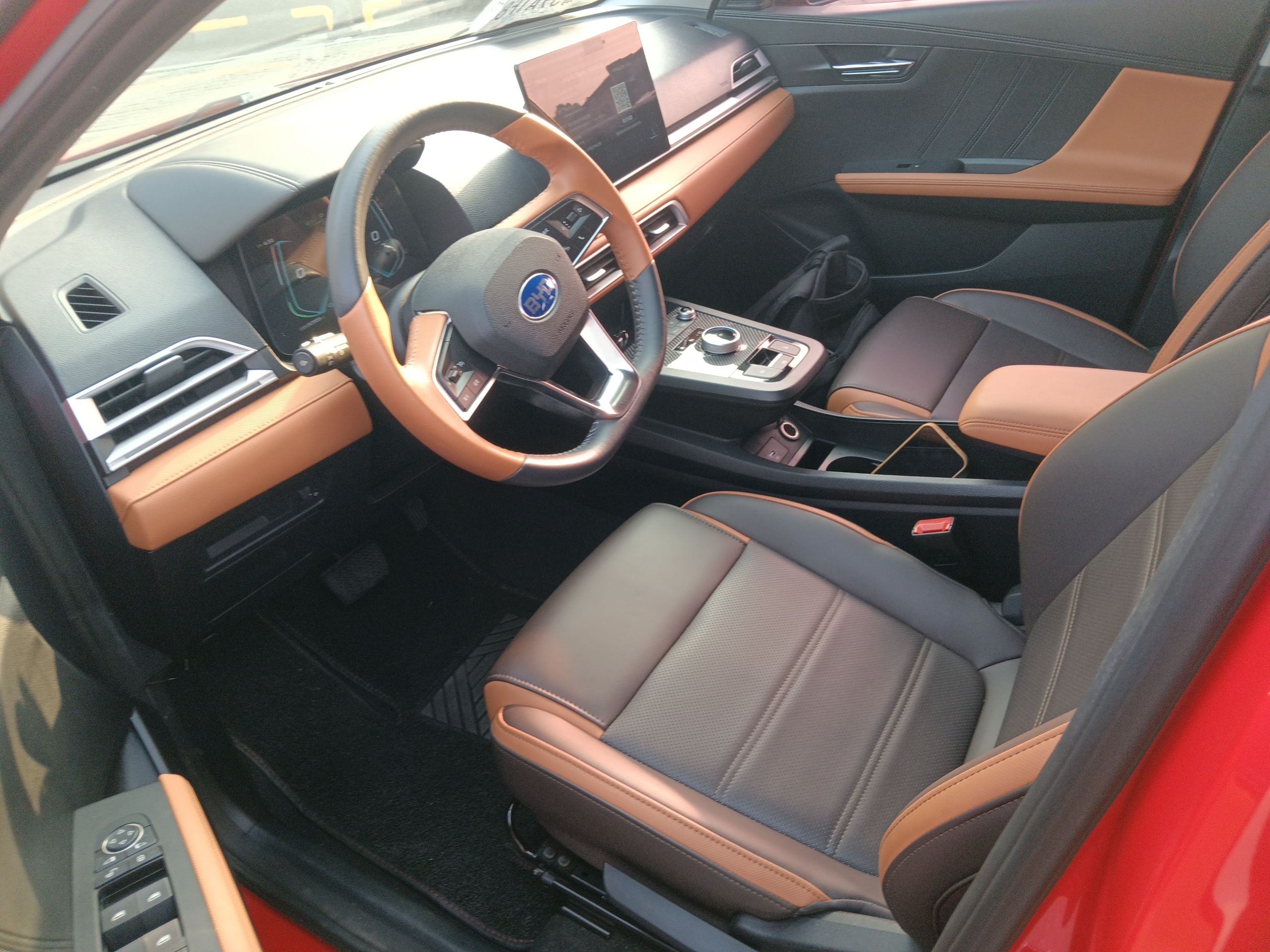 المقاعد الأمامية داخل السيارة