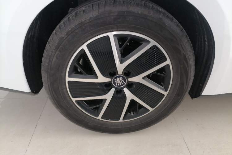 Used BYD Qin L 2024 DM-i 80KM Beyond Model Right Rear Wheel Hub