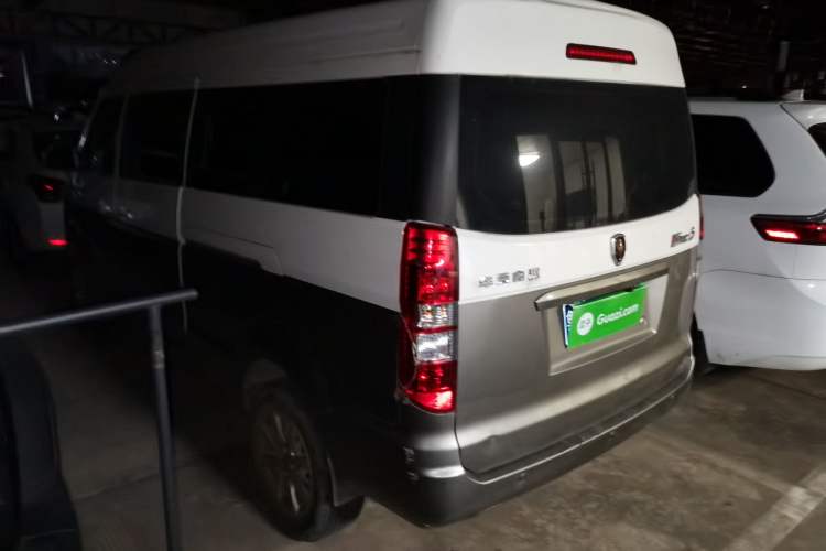 Used Jinbei New Hiace S 2023 1.5L Wealth Edition Passenger Van 5/6/7-Seater Non-Air-Conditioned Version SWC15M