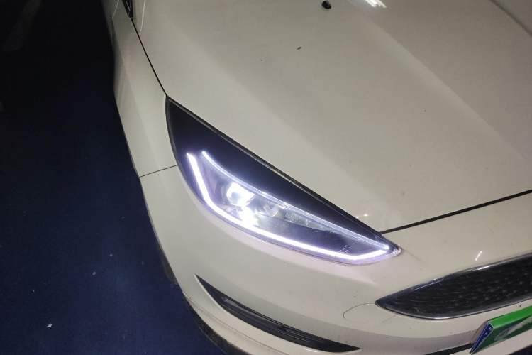 Used Ford Focus 2018 Hatchback Classic 1.6L Automatic Trendy SmartDrive Edition
