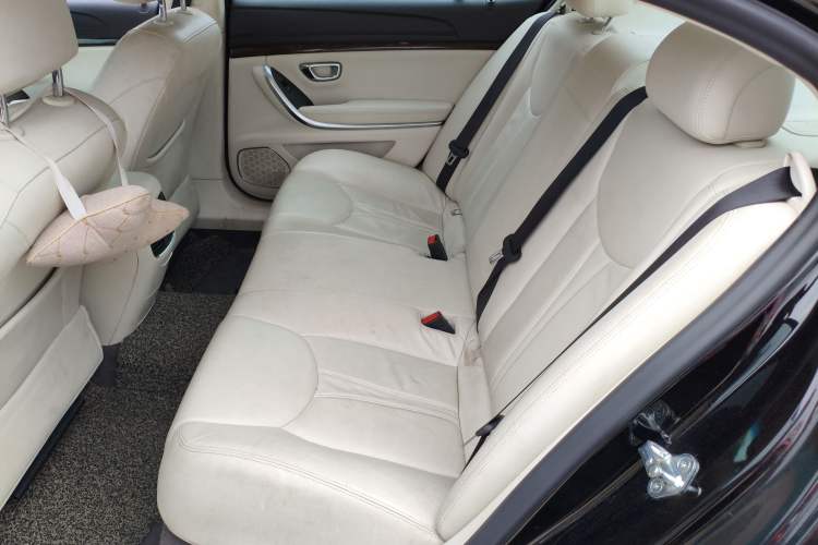 Used Roewe e950 2017 50T Hybrid Connected Executive Edition Left Rear Seat