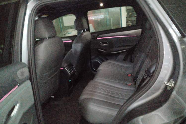 Used BYD Song L DM-i 2025 Intelligent Driving Version 160 km Beyond-Range Type Left Rear Seat