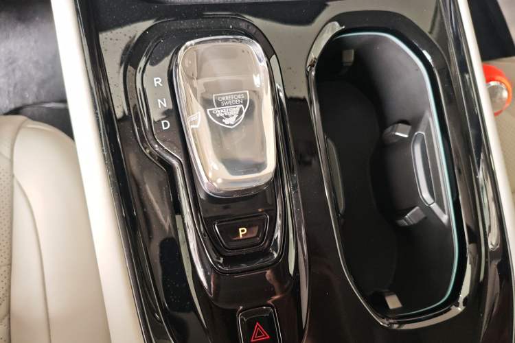 Used Volvo EM90 2025 Ultra Six-Seater