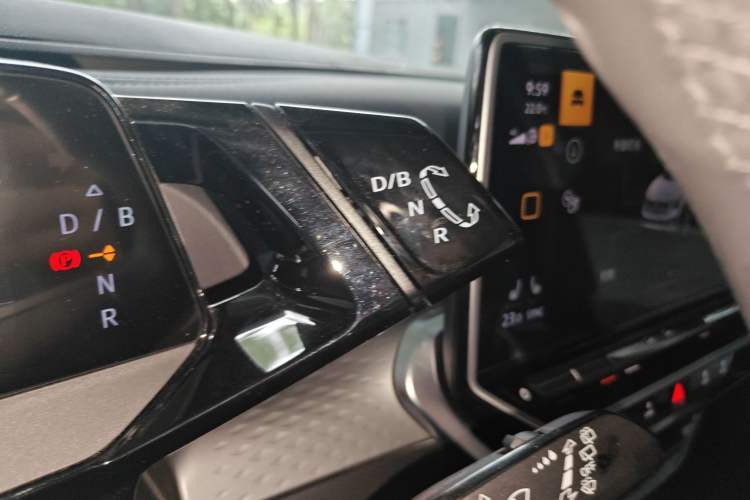 Used Volkswagen ID.6 X 2023 Pure Long-Range Version Gear Lever