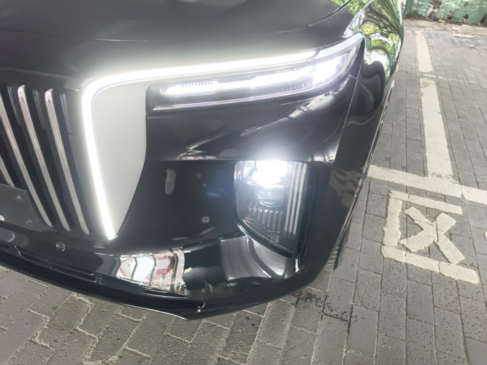 Hongqi E-HS9 2022 660 km Range Flagway Edition Six Seats — снимка 8