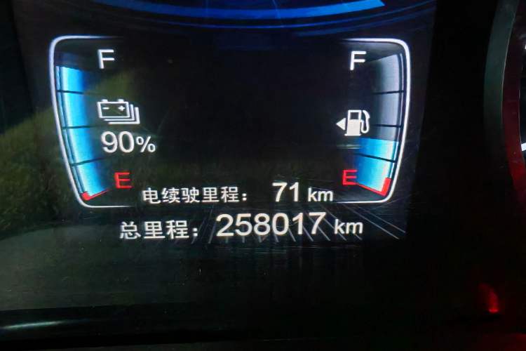 Used BYD Qin New Energy 2017 1.5T Luxury Model Odometer Close Up
