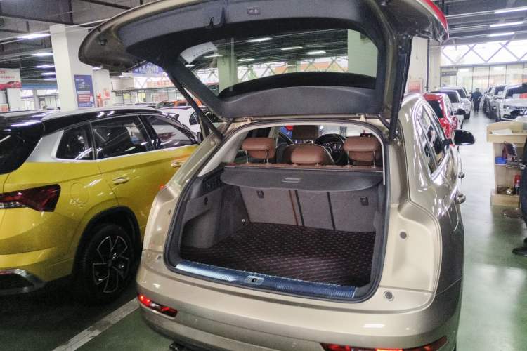 Used Audi Q3 2017 35 TFSI Style Edition Trunk