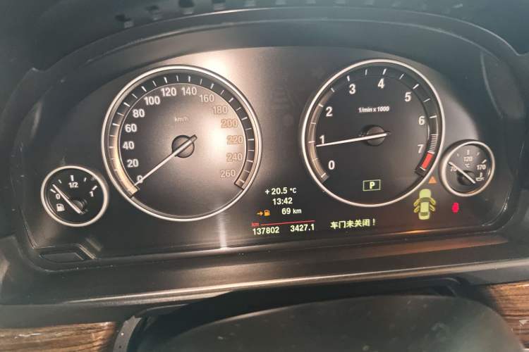 Used BMW 5 Series 2013 525Li Leading Model
