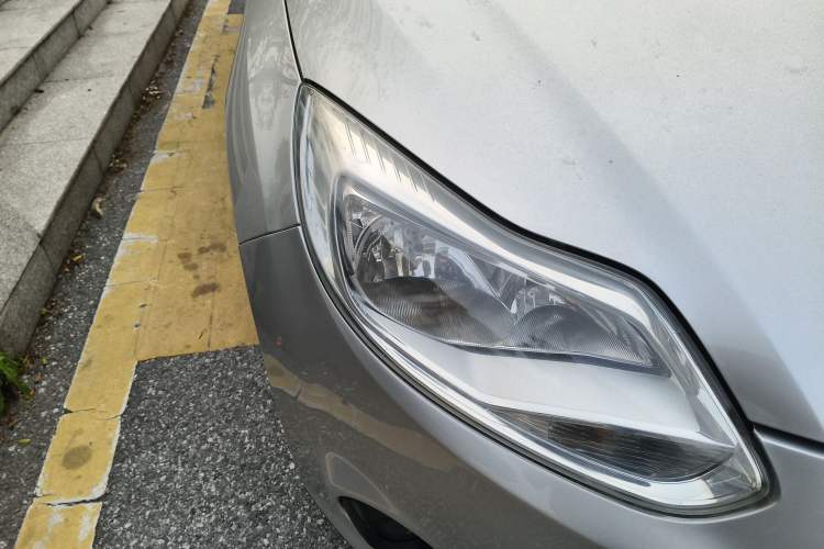 Used Ford Focus 2012 Sedan 1.6L Manual Comfort Model Right Front Headlight