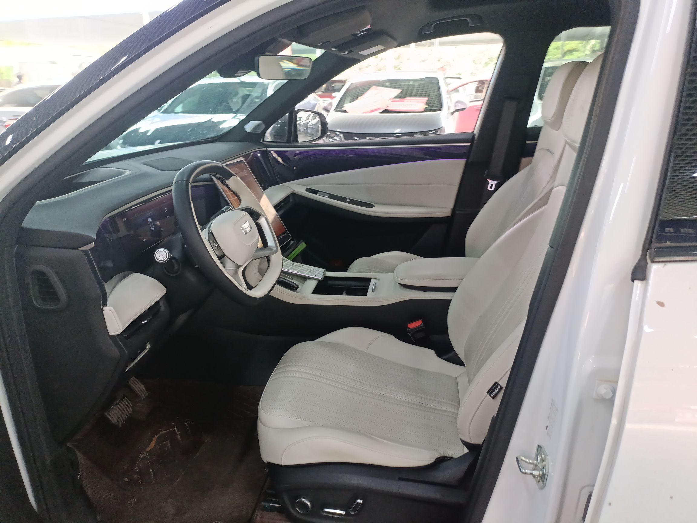 المقاعد الأمامية داخل السيارة