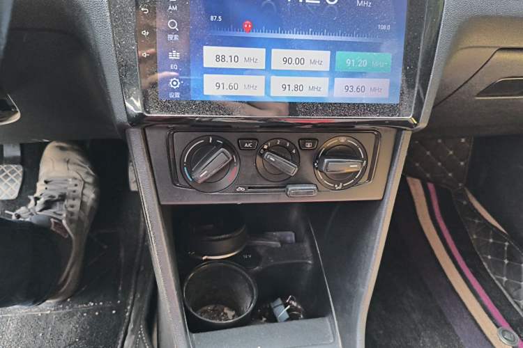 Used Volkswagen Jetta 2015 1.6L Manual Fashion Edition Audio And AC Panel