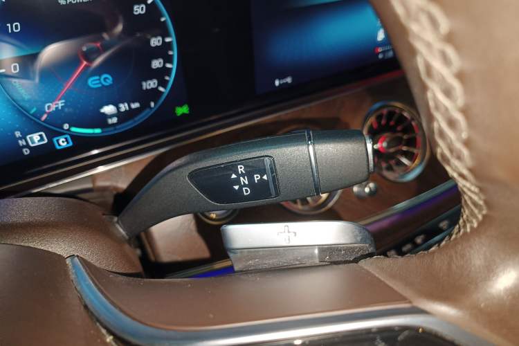 Used Mercedes-Benz E-Class New Energy 2022 Second Facelift E 350 e L Plug-in Hybrid Sports Sedan Gear Lever